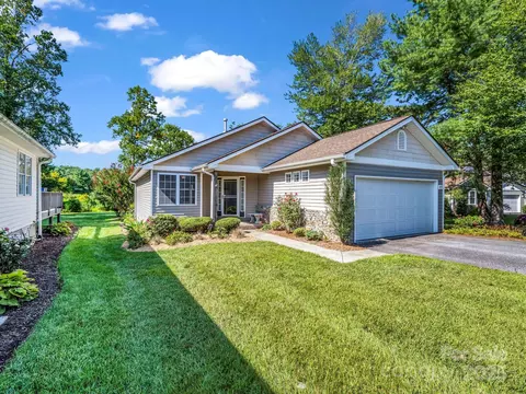 267 Highland Golf Dr, Flat Rock, NC 28731