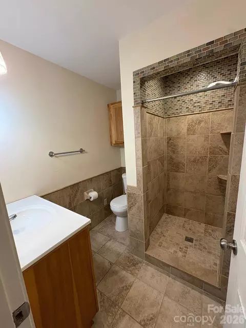 Bath - 70 Stonegate Trl, Leicester, NC 28748 photo 1 of 2