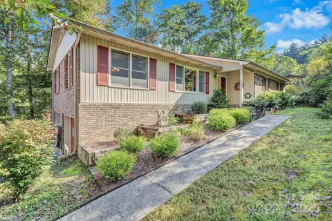 238 Park Ln, Hendersonville, NC 28791