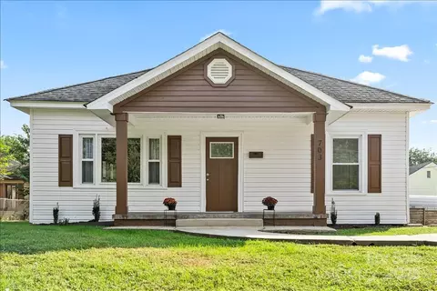 703 Rankin Ave, Mount Holly, NC 28120