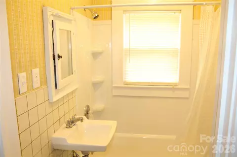 Bath - 1720 Bumgarner Dr, Morganton, NC 28655 photo 1 of 2