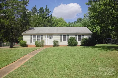 9403 Deer Run Ct, Charlotte, NC 28273