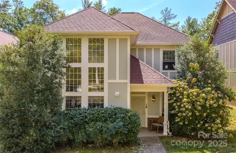 10 Trafalgar Cir, Asheville, NC 28805