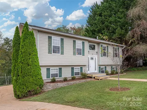 37 Sydney Ln, Asheville, NC 28806