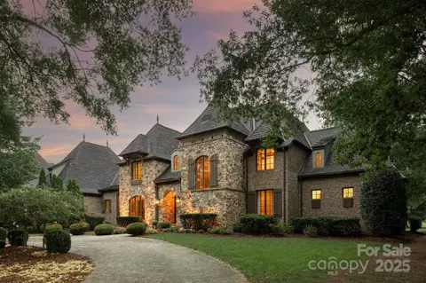 8716 Chewton Glen Dr, Waxhaw, NC 28173