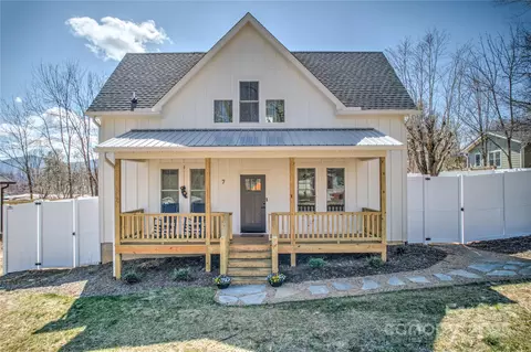 7 Mountain View Ave, Black Mountain, NC 28711