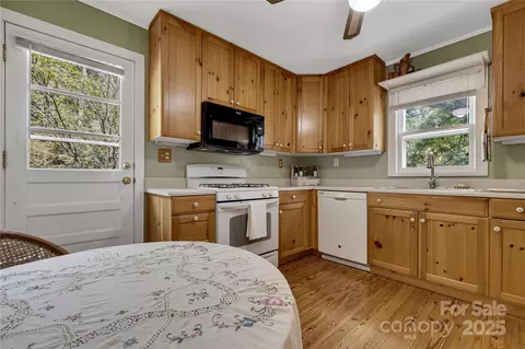 Kitchen - 99 Warrior Mountain Rd, Tryon, NC 28782 photo 1 of 2
