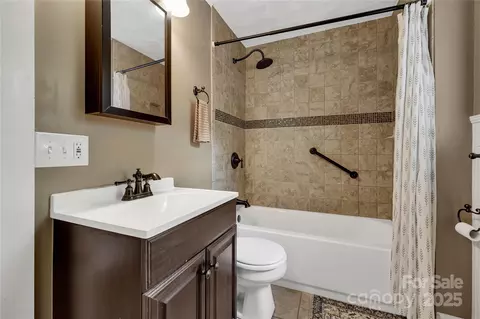 Bath - 99 Warrior Mountain Rd, Tryon, NC 28782 photo 1 of 4