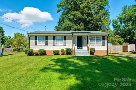719 Lightspun Ln, Charlotte, NC 28216