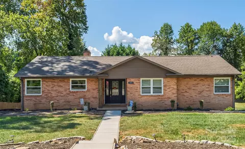 393 10th Street Nw Dr NW, Hickory, NC 28601