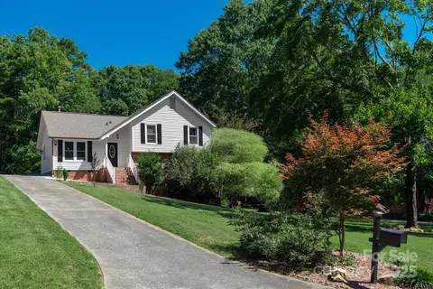 13423 Idlefield Ln, Matthews, NC 28105