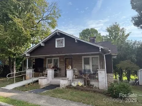 703 S Main St, Morganton, NC 28655
