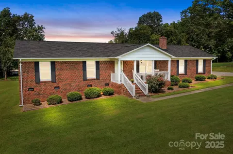 3323 Kelly Rd, Charlotte, NC 28216