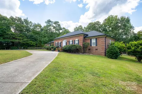 Exterior - 124 Windsor Greene Dr, Monroe, NC 28110 photo 2 of 3