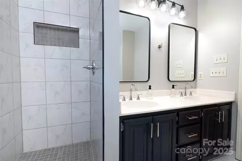 Bath - 124 Windsor Greene Dr, Monroe, NC 28110 photo 1 of 6