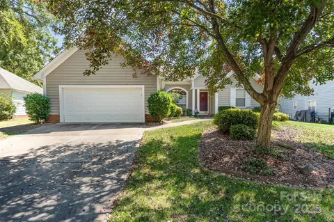 8410 Rhian Brook Ln, Charlotte, NC 28216