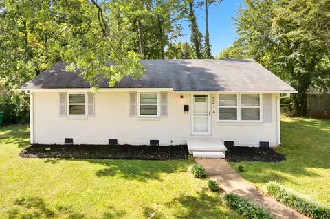 2416 Carrington Ct, Charlotte, NC 28208