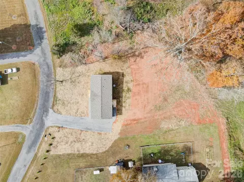View/Area - 516 Lake Mullis Rd, Harmony, NC 28634 photo 3 of 9