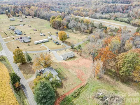 View/Area - 516 Lake Mullis Rd, Harmony, NC 28634 photo 7 of 9