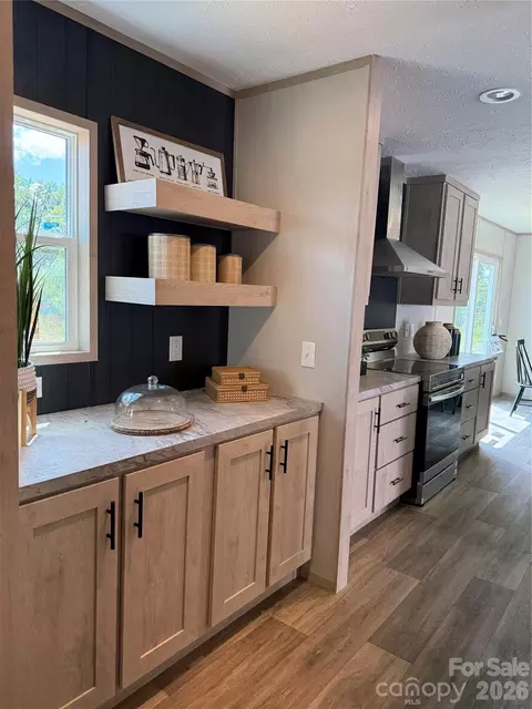 Kitchen - 516 Lake Mullis Rd, Harmony, NC 28634 photo 4 of 4