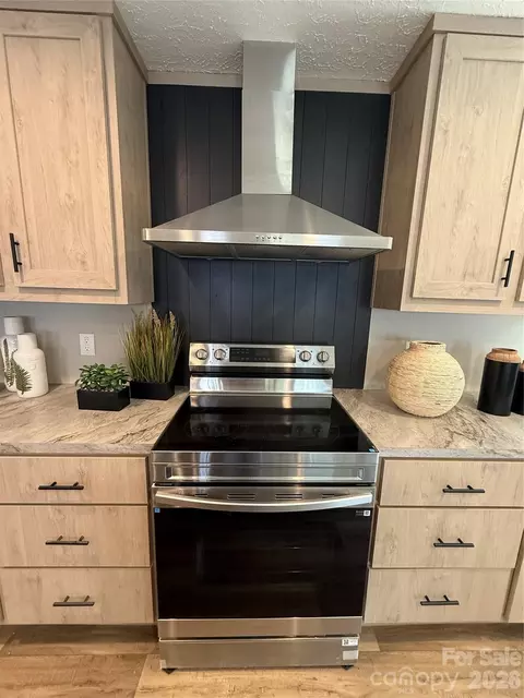 Kitchen - 516 Lake Mullis Rd, Harmony, NC 28634 photo 1 of 4