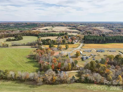 View/Area - 516 Lake Mullis Rd, Harmony, NC 28634 photo 6 of 9
