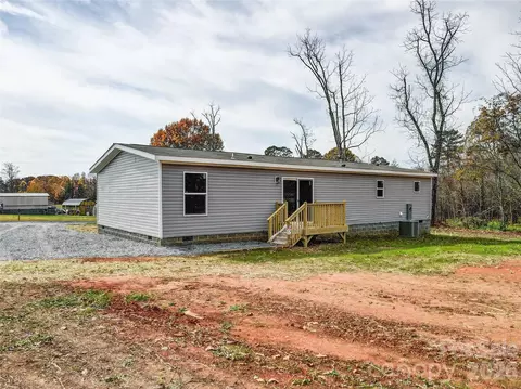 Exterior - 516 Lake Mullis Rd, Harmony, NC 28634 photo 4 of 6
