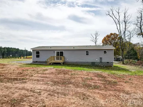 Exterior - 516 Lake Mullis Rd, Harmony, NC 28634 photo 5 of 6