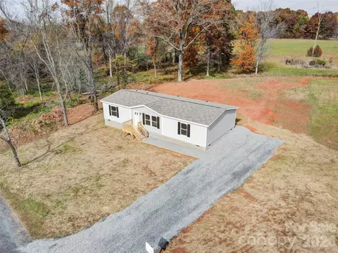 View/Area - 516 Lake Mullis Rd, Harmony, NC 28634 photo 2 of 9