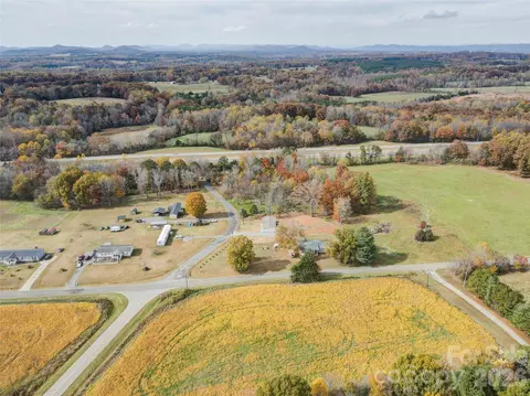 View/Area - 516 Lake Mullis Rd, Harmony, NC 28634 photo 4 of 9