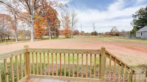 Exterior - 516 Lake Mullis Rd, Harmony, NC 28634 photo 2 of 6