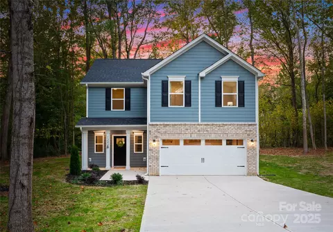 9709 Forest Dr, Charlotte, NC 28216