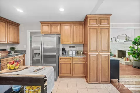 Kitchen - 5748 Farmbrook Dr, Charlotte, NC 28210 photo 4 of 5