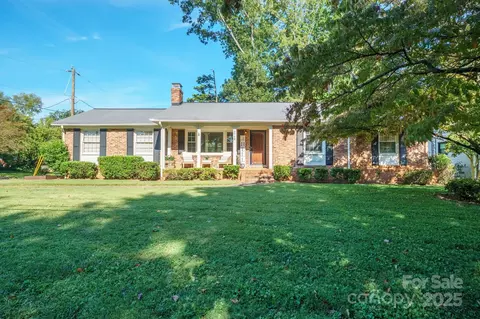 5748 Farmbrook Dr, Charlotte, NC 28210