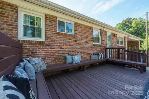 Exterior - 5748 Farmbrook Dr, Charlotte, NC 28210 photo 3 of 4