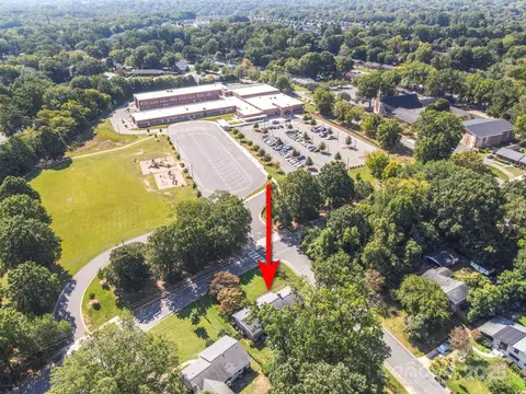 View/Area - 5748 Farmbrook Dr, Charlotte, NC 28210 photo 2 of 3