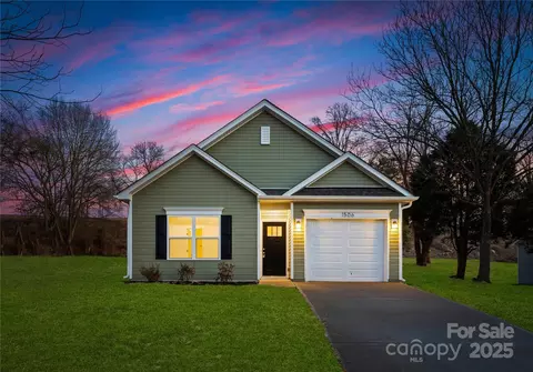 1600 Oak St, Charlotte, NC 28269