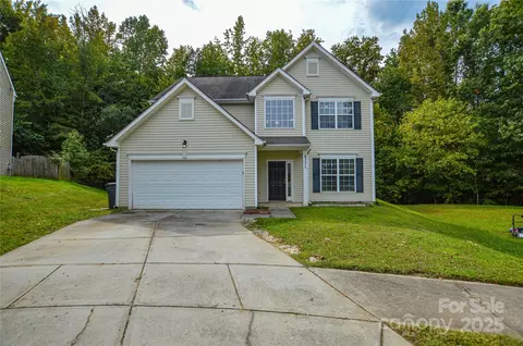 8257 Weeping Fig Ln, Charlotte, NC 28215