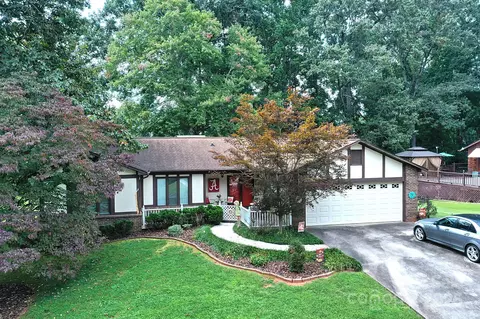 112 Royal Oak Ct, Lenoir, NC 28645