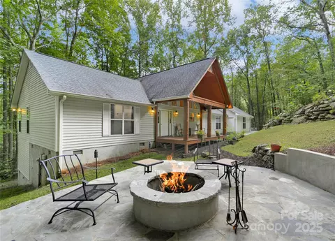 557 Country Club Estates Dr, Sapphire, NC 28774