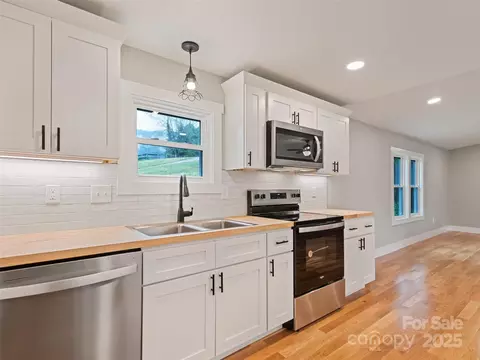 Kitchen - 120 Simonds Rdg, Canton, NC 28716 photo 3 of 4