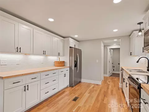 Kitchen - 120 Simonds Rdg, Canton, NC 28716 photo 2 of 4
