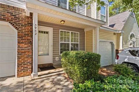 5962 Moose Ln, Charlotte, NC 28269