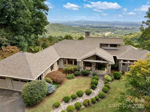 11 Las Brisas Ln, Hendersonville, NC 28739