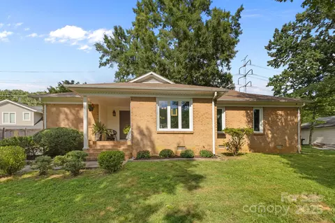 7001 Pleasant Dr, Charlotte, NC 28211