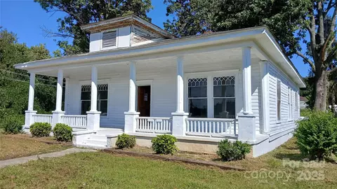 204 N Main St, Morganton, NC 28655