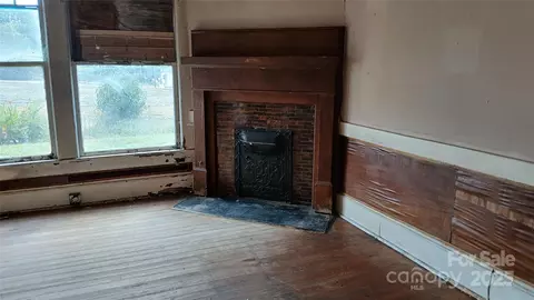 Living - 204 N Main St, Morganton, NC 28655 photo 3 of 4