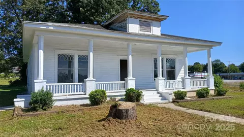 Exterior - 204 N Main St, Morganton, NC 28655 photo 2 of 3