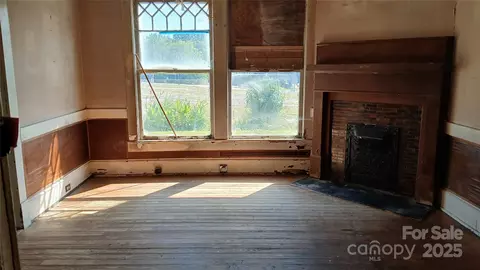 Living - 204 N Main St, Morganton, NC 28655 photo 2 of 4