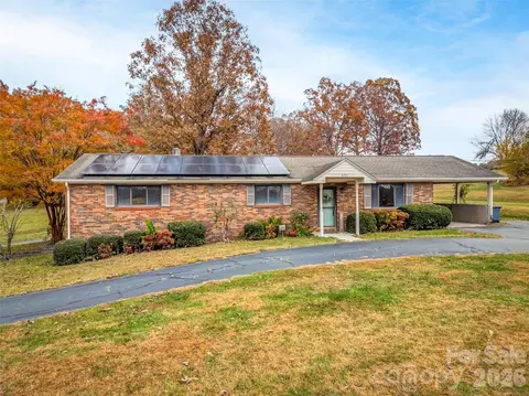 605 Dana Rd, Hendersonville, NC 28792